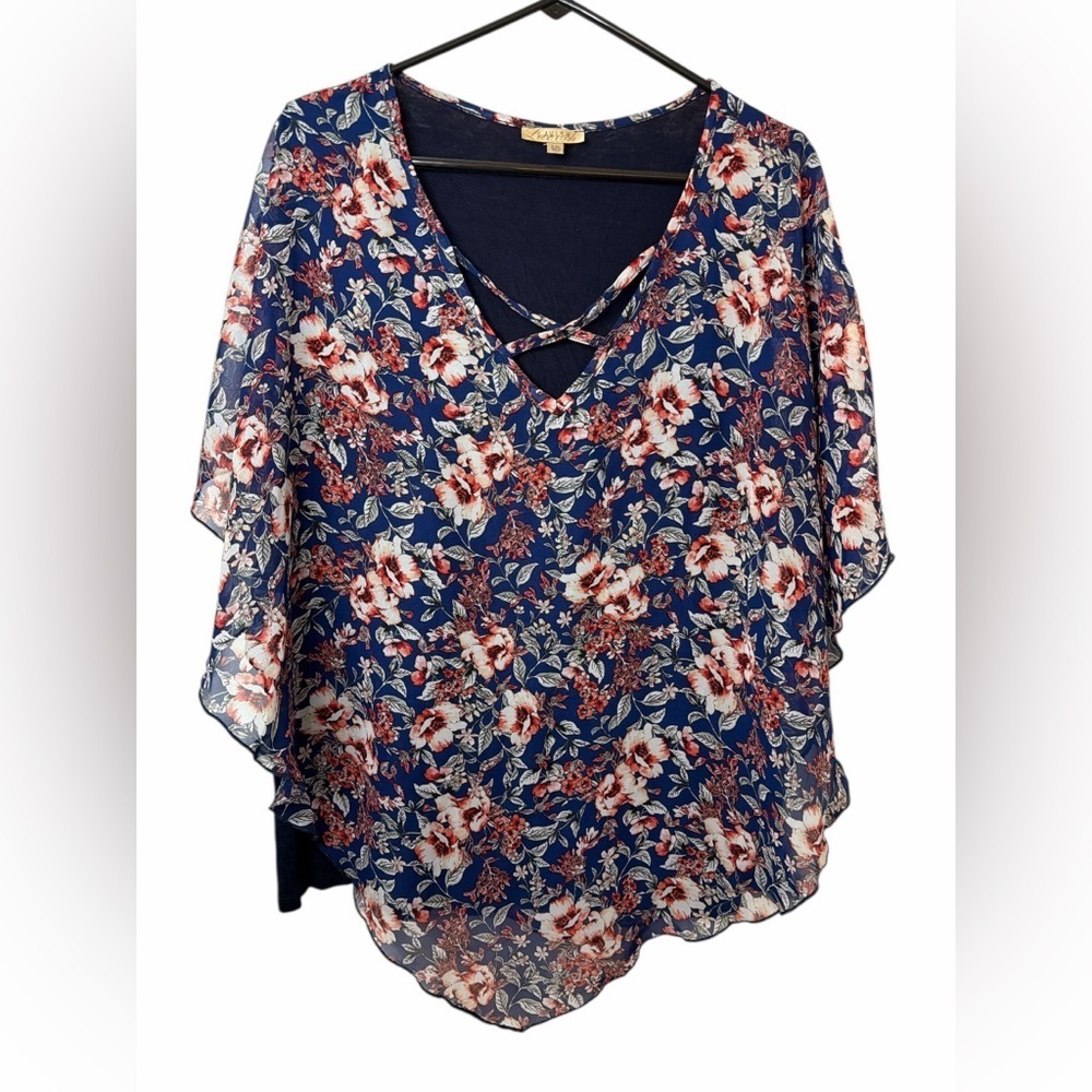 Lavish Navy Floral V-Neck SS Blouse NWOT